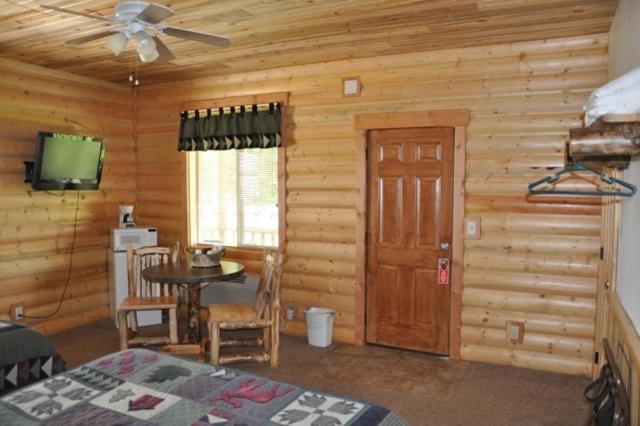 Bryce Country Cabins Tropic Room photo